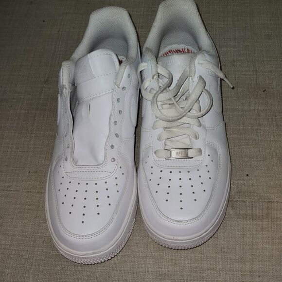Nike Air Force 1  Low Top Shoe Triple White US Size 7.5 main image 8